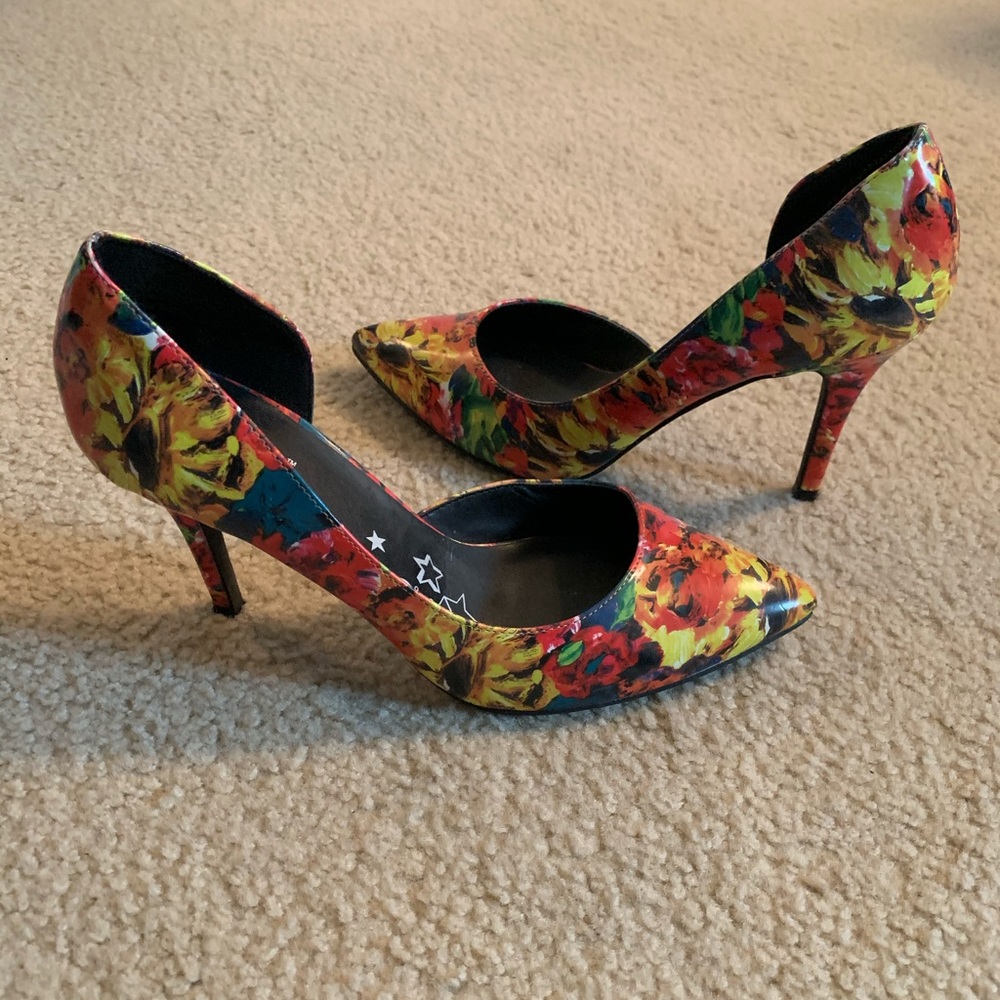 TRASH Floral heels